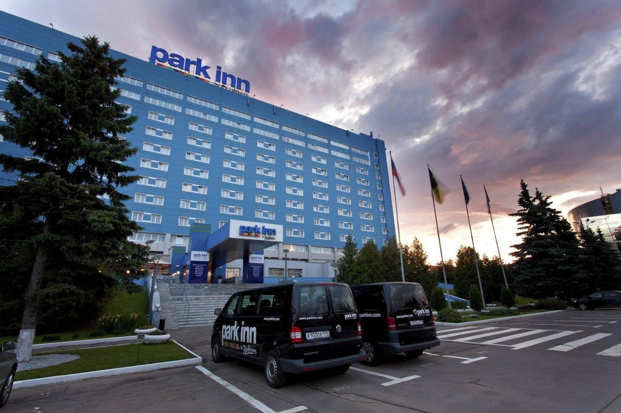 Отель в аэропорту шереметьево москва. Отель Park Inn Шереметьево. Park Inn by Radisson Шереметьево. Гостиница Рэдиссон Шереметьево. Гостиница Шереметьево аэропорт Москва.